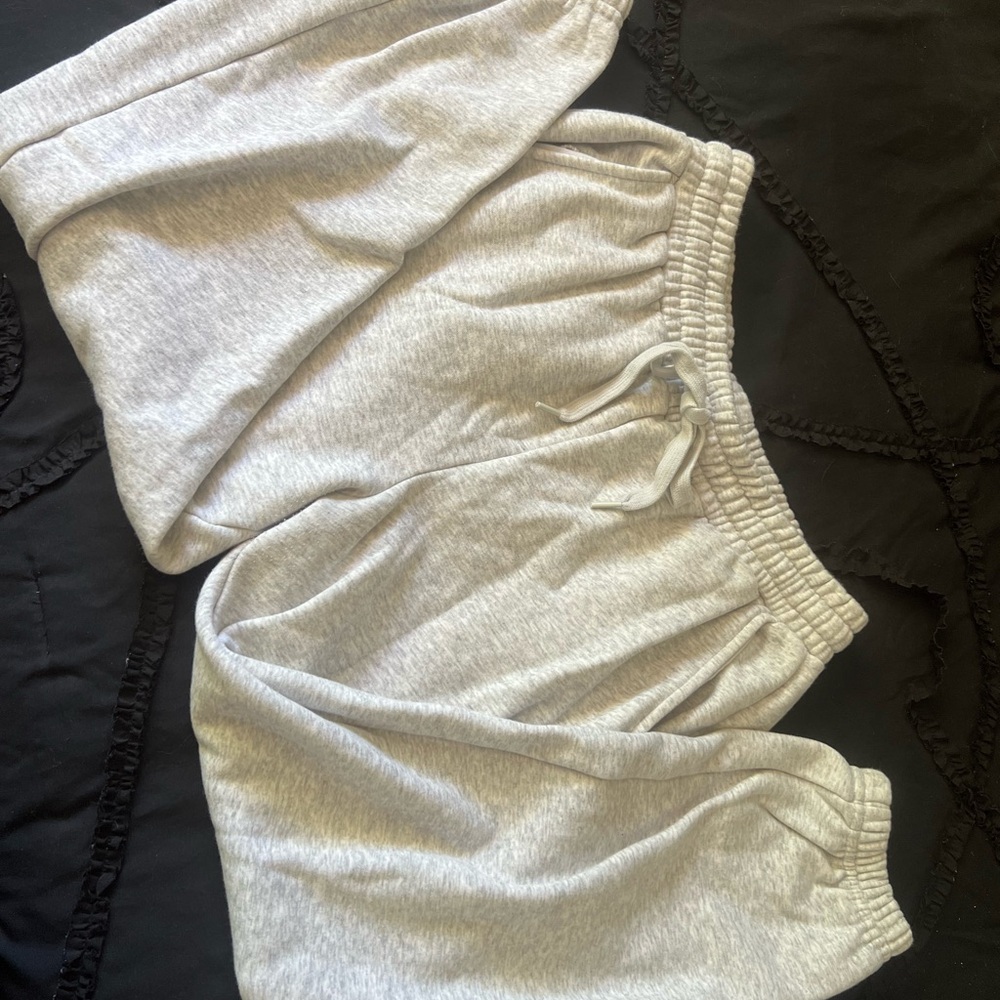 Fabletics Light Gray Fleece-Lined Sweatpants